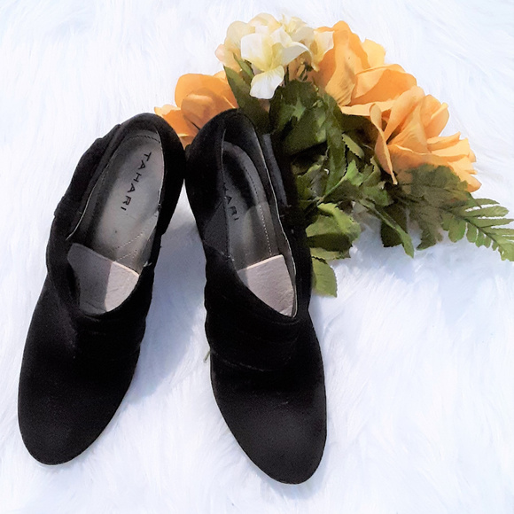 Tahari Suede Ankle Bow Accent Booties Sz. 8.5M - Picture 3 of 5